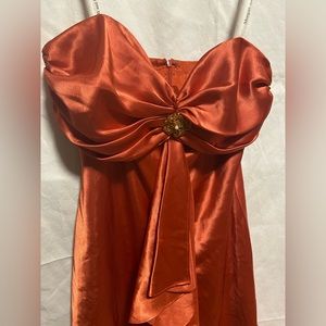 Gorgeous satiny orange 🍊 strapless dress ✨